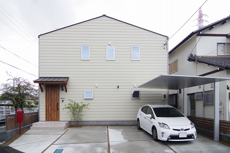 岐阜県岐阜市Ｋ様「横張りのガルバリウムがかわいいシンプルな家」